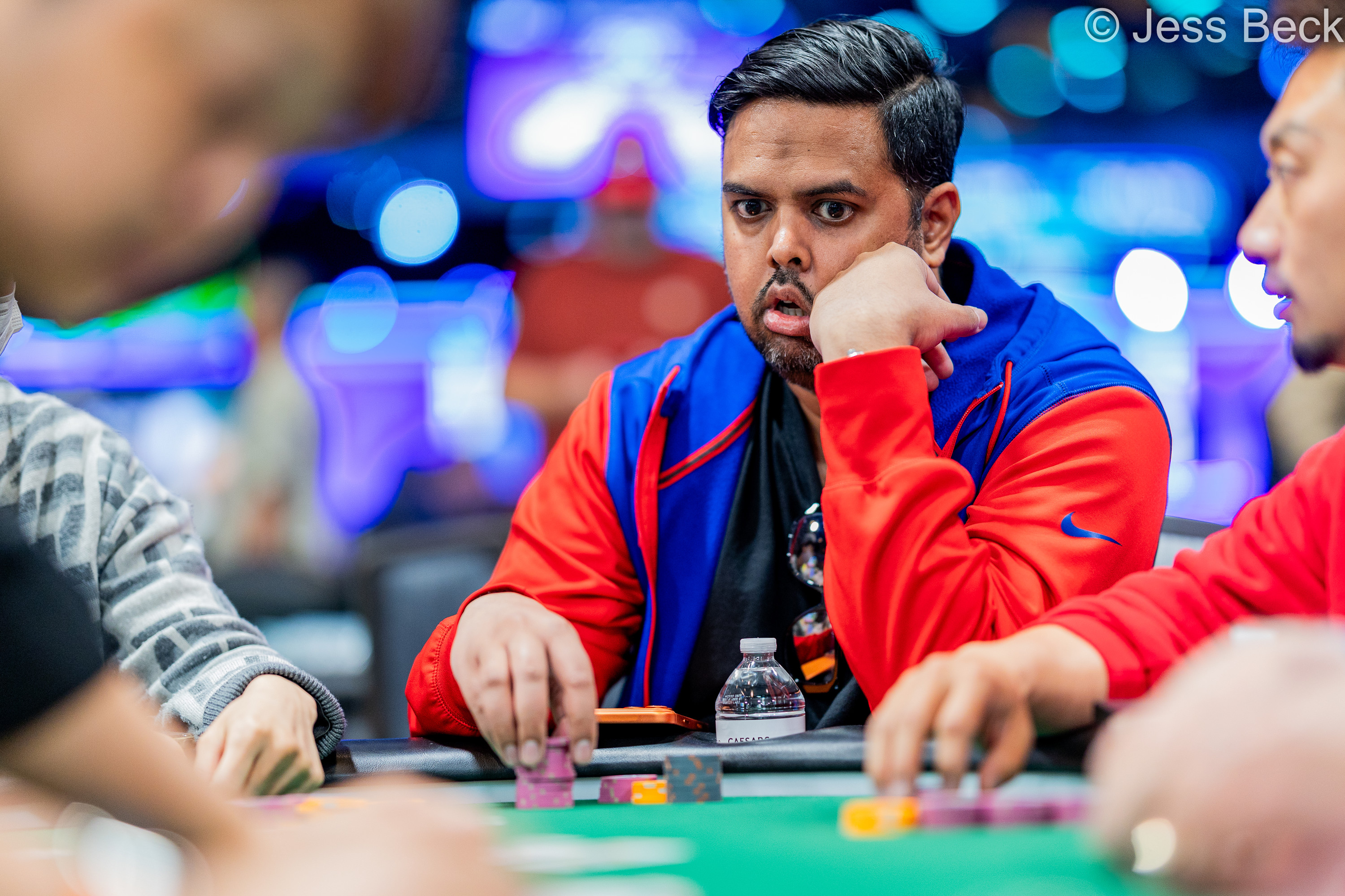 WSOP 主赛事泡沫期上演“清一色”VS“葫芦”的世纪对决 - 918博天堂平台 - 918博天堂